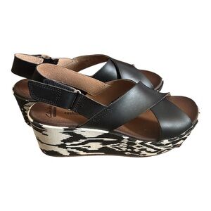 Clarks Collection Black White Ikat Womens 9.5Cushion Cork Wedge Heel Sandal Shoe